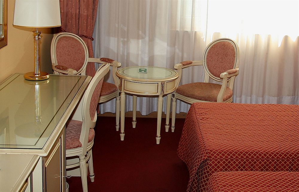 Hotel Ristorante Continental Osio Sotto Kültér fotó