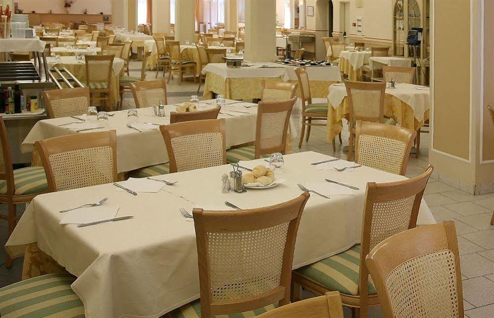 Hotel Ristorante Continental Osio Sotto Kültér fotó